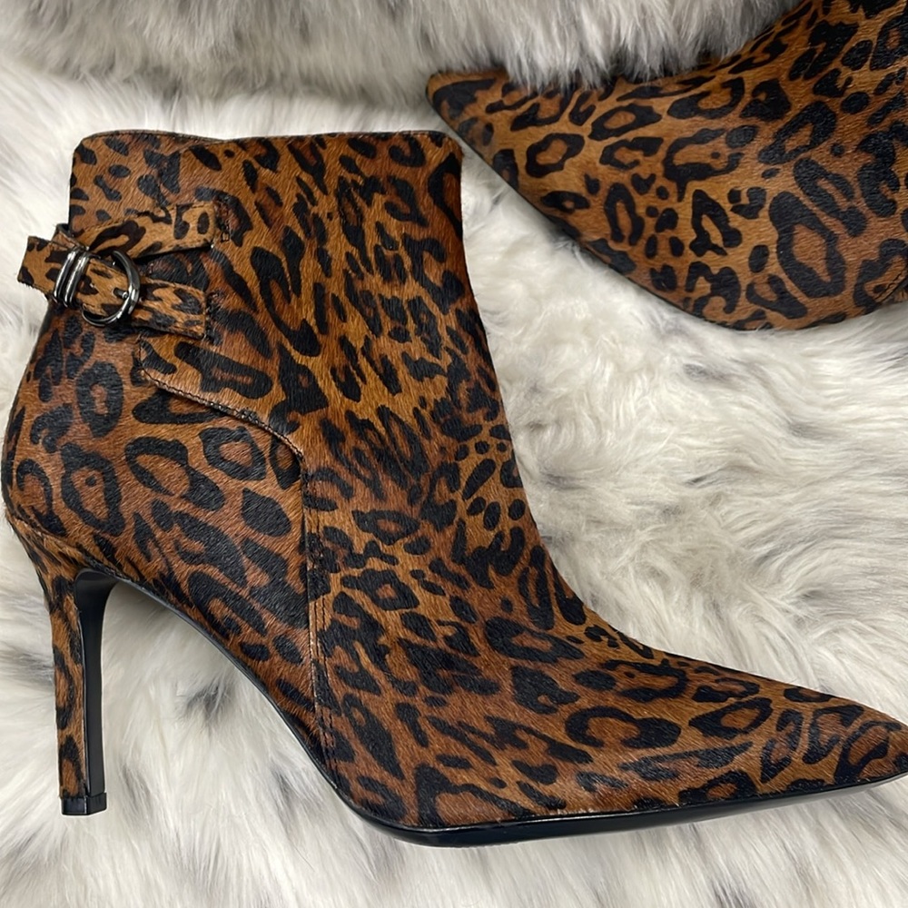 Naturalizer Women's Leopard Print Ankle Heeled Booties (SZ 9) NWOB - Picture 2 of 12